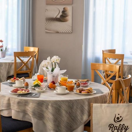 Raffy Family & Bike Hotel 디아노마리나 외부 사진