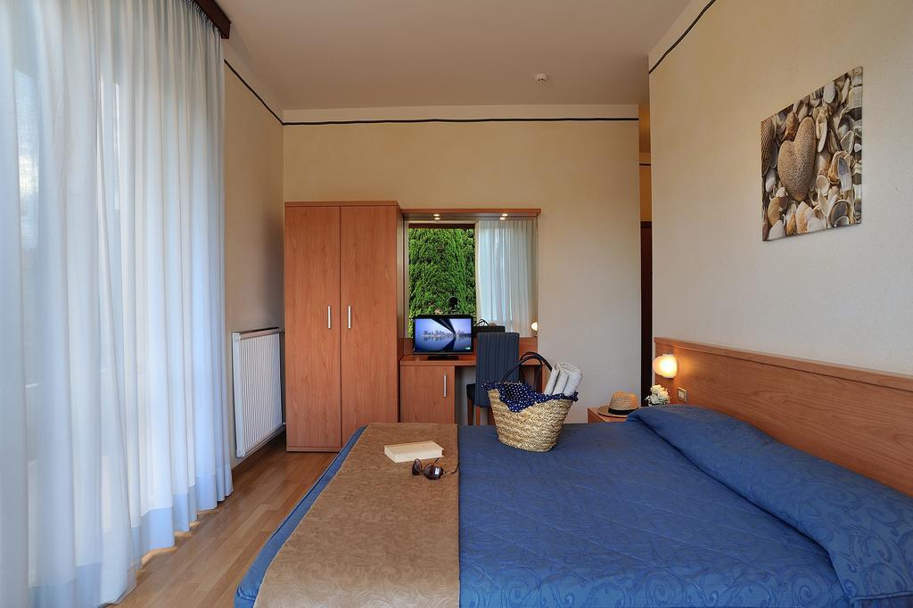 Raffy Family & Bike Hotel 디아노마리나 외부 사진