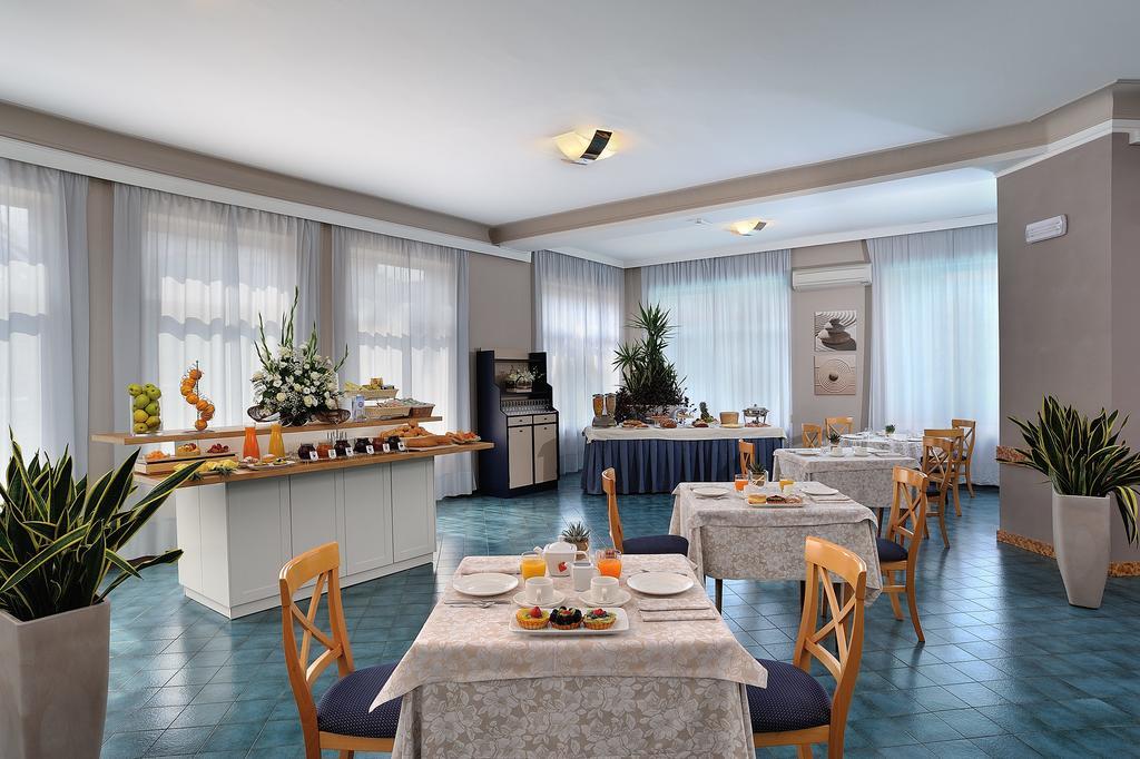 Raffy Family & Bike Hotel 디아노마리나 외부 사진